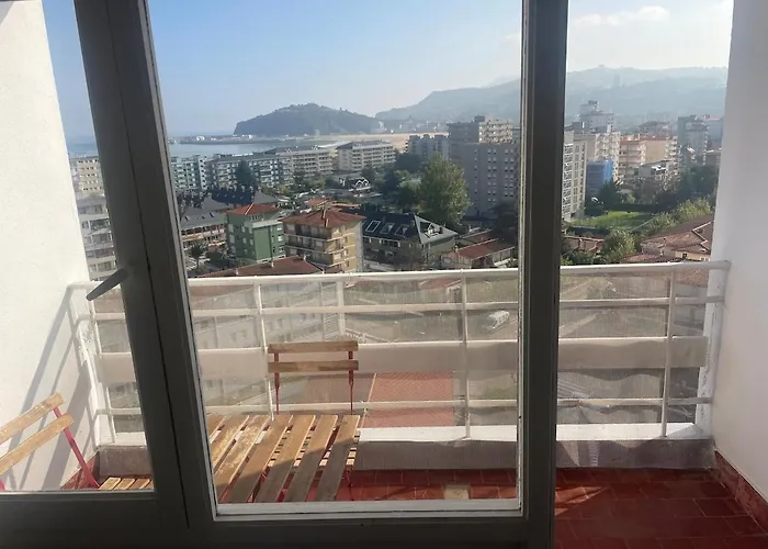 Playa, Con Terraza Y Vistas Al Mar