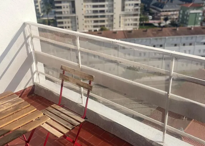 Playa, Con Terraza Y Vistas Al Mar